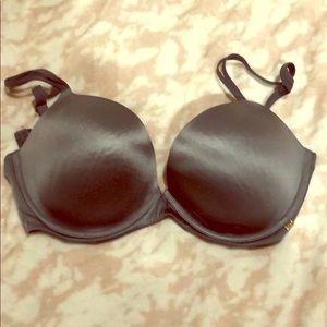 Very sexy, Victoria’s Secret plunge Bra.